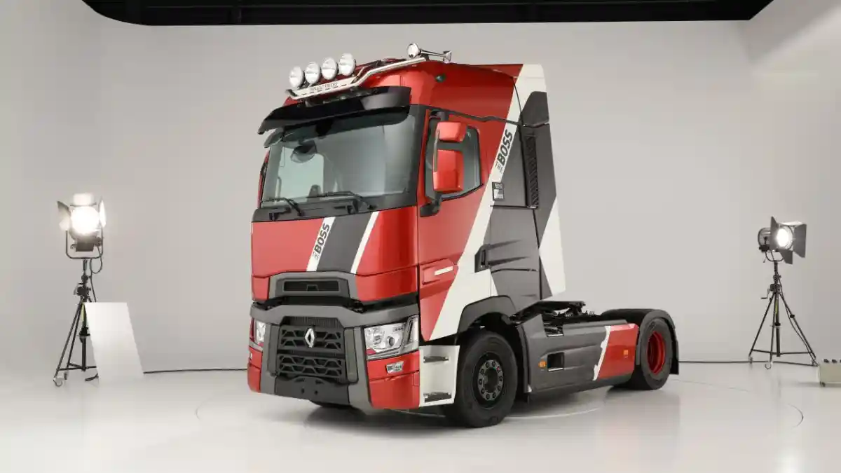 Truk - Renault Trucks Kenalkan Edisi Spesial T-High "The Boss"