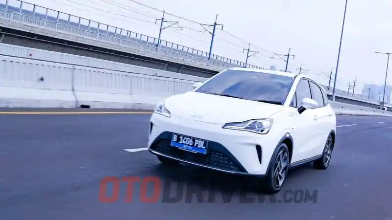 Foto - Menjajal Mobil Listrik Terbaru Neta Rute Jakarta-Bandung