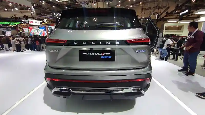 Foto - Wuling Hadirkan New Almaz RS, Ada Varian Hybrid