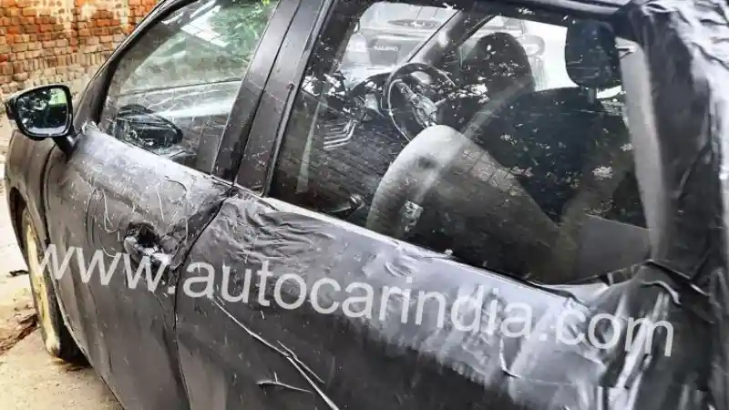 Foto - Interior Suzuki Baleno Hatchback Terbaru Terkuak!