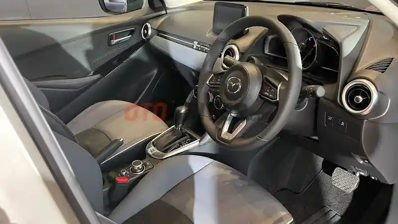 Foto - New Mazda 2 Sedan Lebih Fokus untuk Penumpang Depan