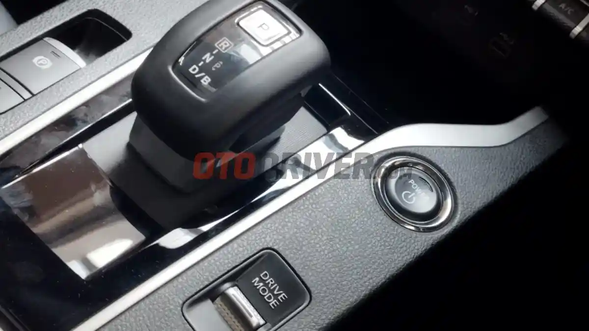 Foto - Beda Tampilan Kasat Mata Mitsubishi Xforce Hybrid dan Penyegaran Versi Bensin