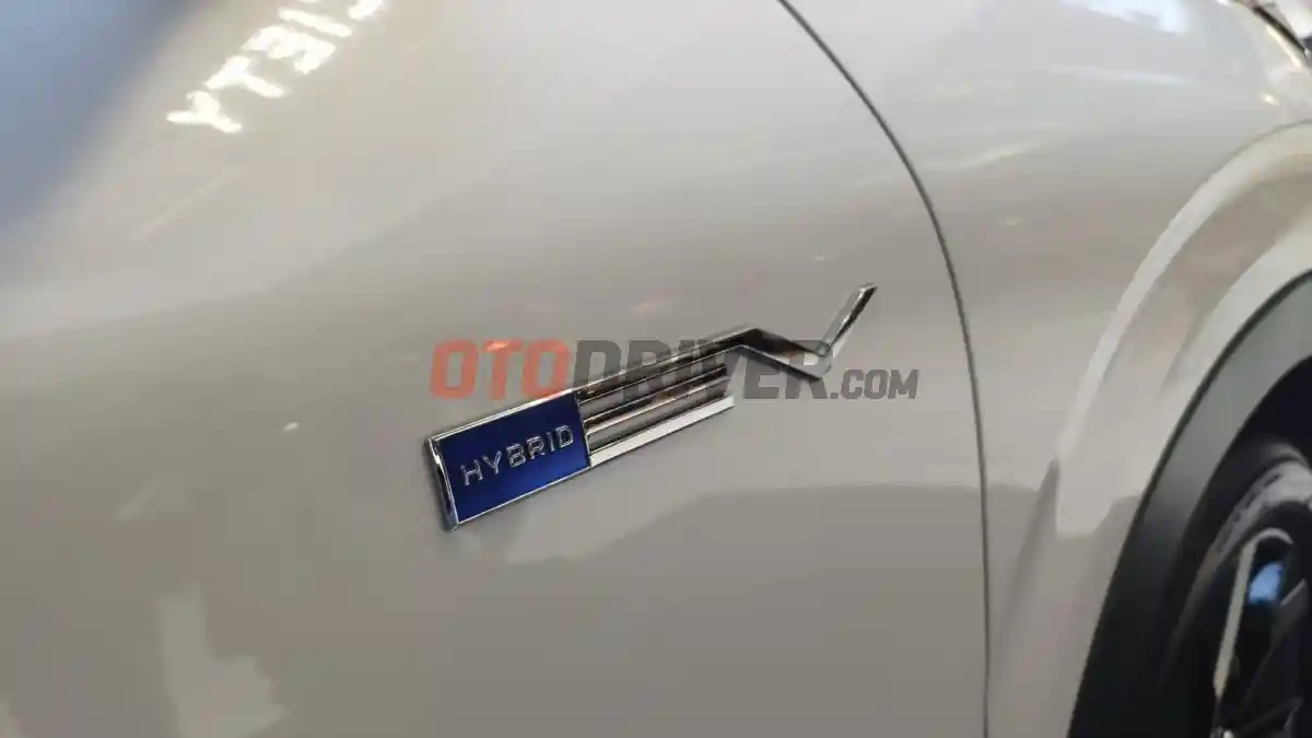 Foto - Beda Tampilan Kasat Mata Mitsubishi Xforce Hybrid dan Penyegaran Versi Bensin