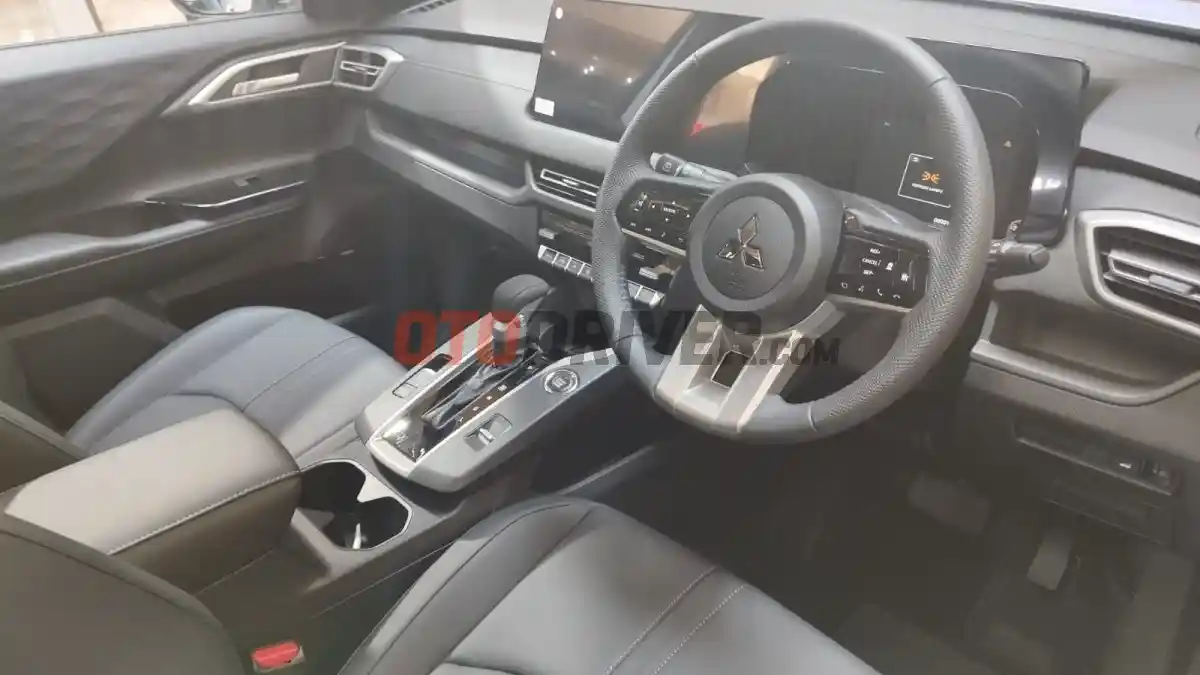 Foto - Beda Tampilan Kasat Mata Mitsubishi Xforce Hybrid dan Penyegaran Versi Bensin