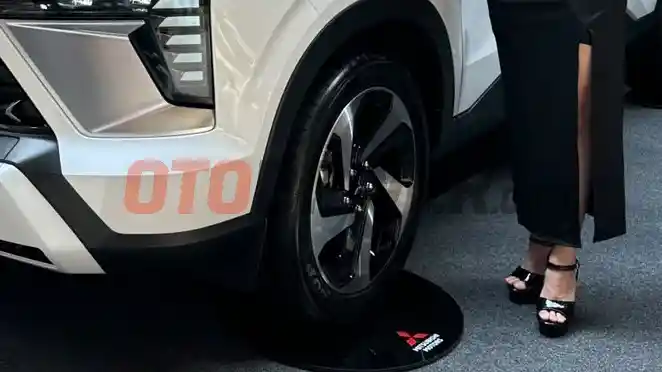 Foto - Beda Tampilan Kasat Mata Mitsubishi Xforce Hybrid dan Penyegaran Versi Bensin