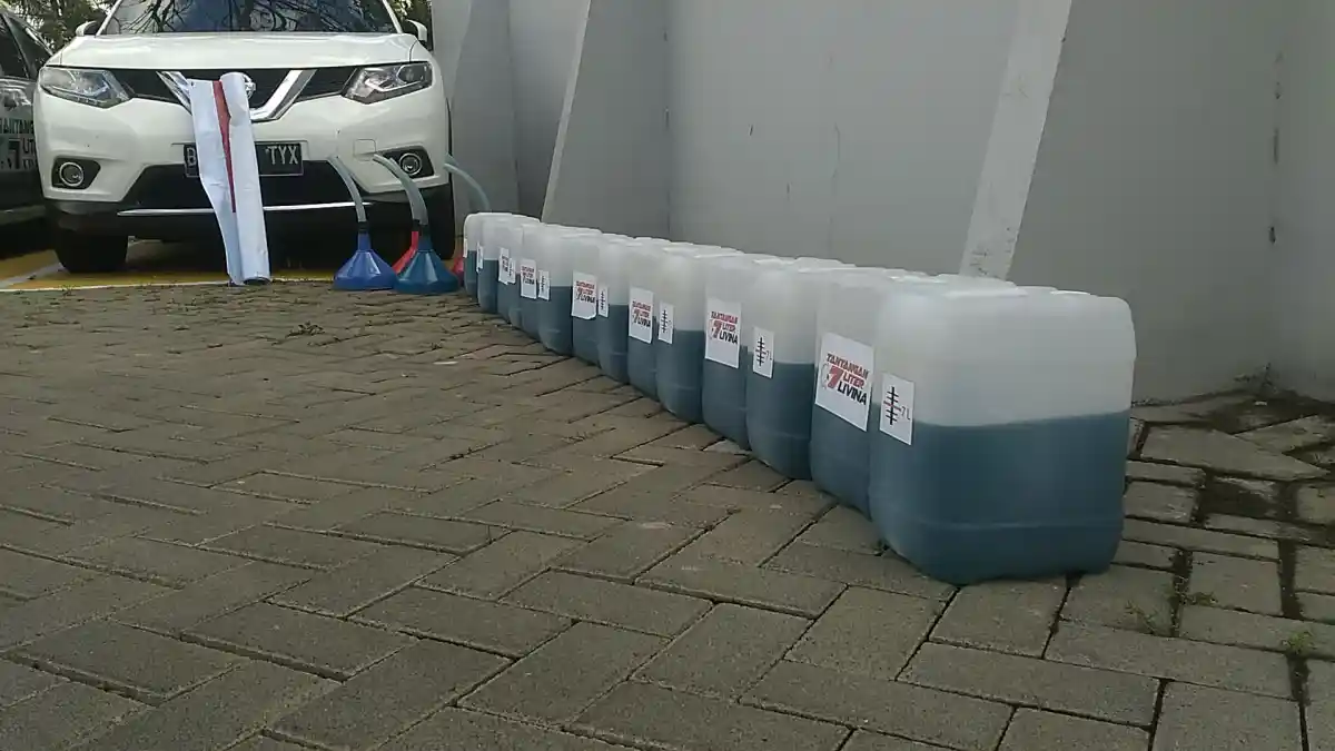 Foto - Nissan Livina Tembus 30 KM/Liter Dalam Lomba Irit