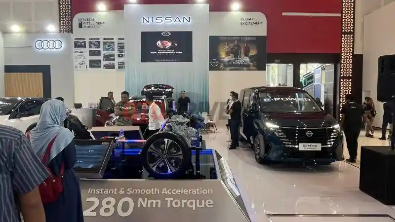 Foto - Kendaraan Elektrifikasi Jadi Daya Tarik Booth Nissan di GIIAS Surabaya 