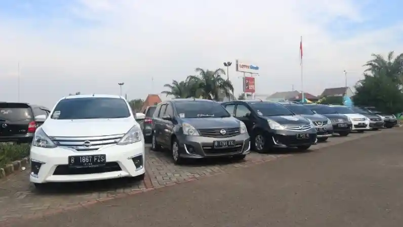 Berita - Ulang Tahun Komunitas Nissan Livina di Cikarang Dipadati Ratusan Mobil 