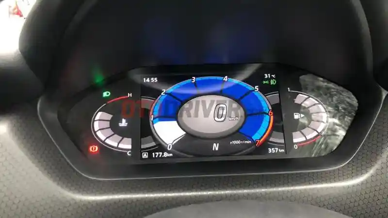 Foto - FIRST DRIVE: Nissan Magnite