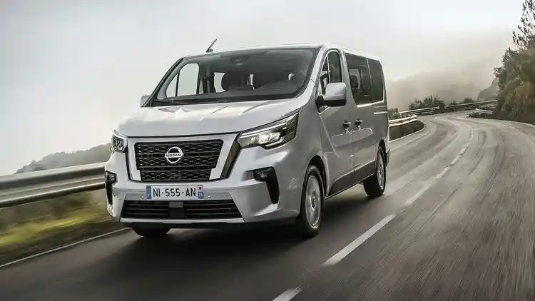 Berita - Nissan Tampilkan NV300 Combi Facelift, Makin Berkelas