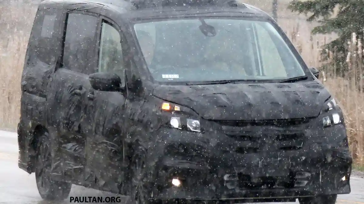 Foto - SPY SHOT: Nissan Serena Facelift 