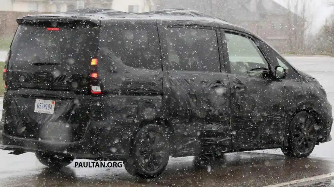 Foto - SPY SHOT: Nissan Serena Facelift 