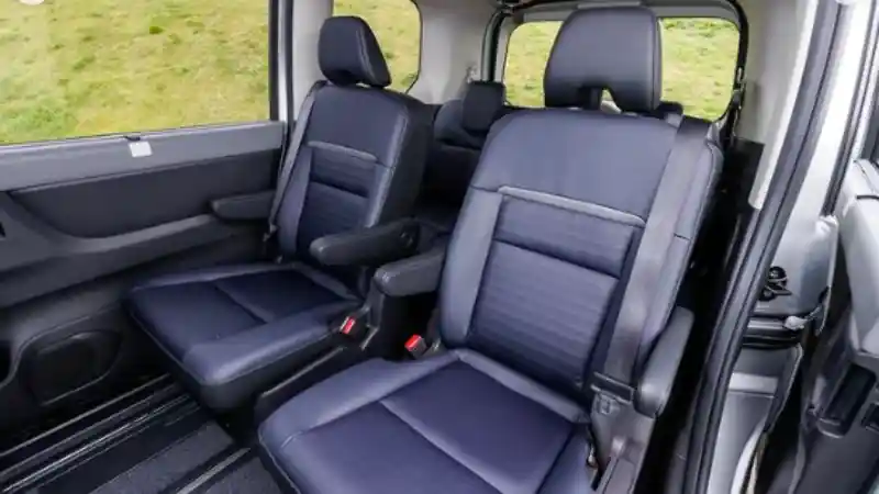 Foto - Nissan Serena Generasi Terbaru Resmi Debut Dunia