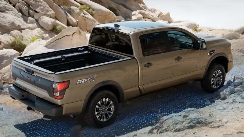 Foto - Nissan Titan Disuntik Mati 2024