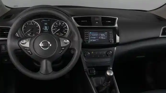 Foto - Nissan Luncurkan Mobil Untuk Gempur Honda All New Civic Turbo