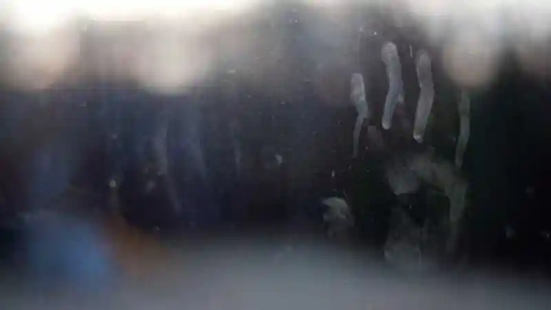 Tips - Cara Aman Bersihkan Noda Minyak di Lapisan Kaca Film