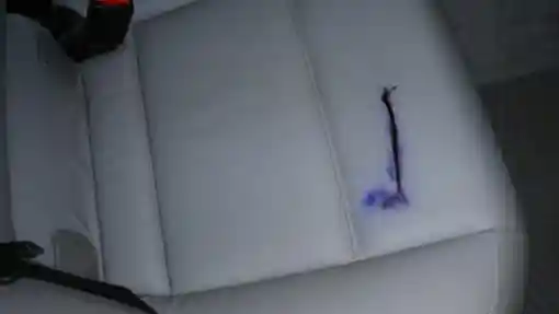 Foto - Waspada, Jangan Sampai Noda Ini Ada Di Jok Kulit Mobil Anda