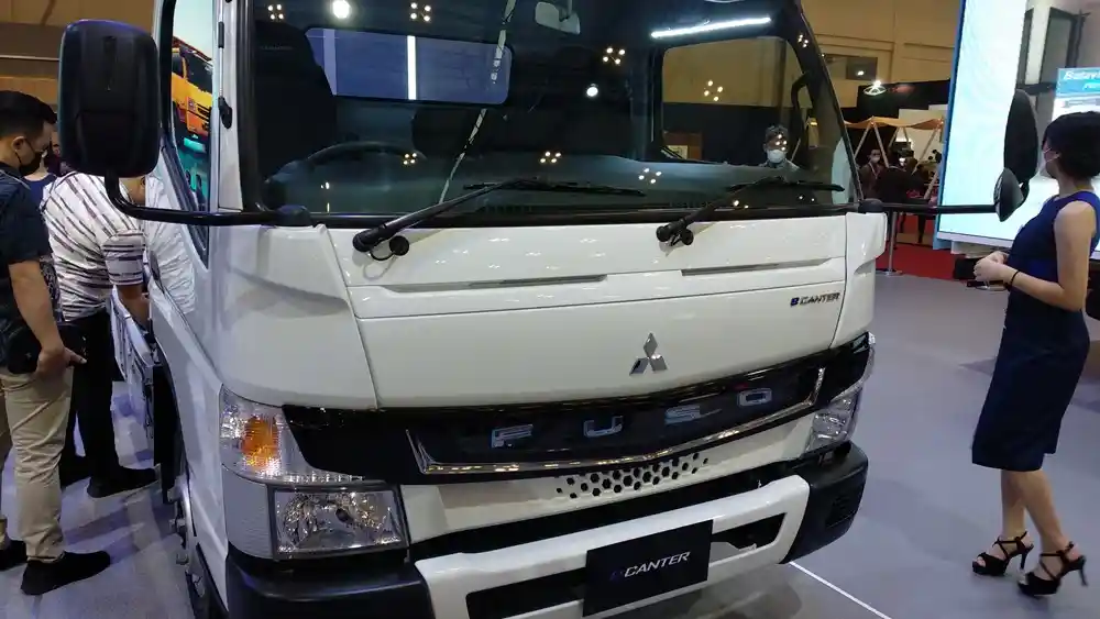Truk - Fuso: Setelah Euro 4 Langsung Geber Elektrifikasi