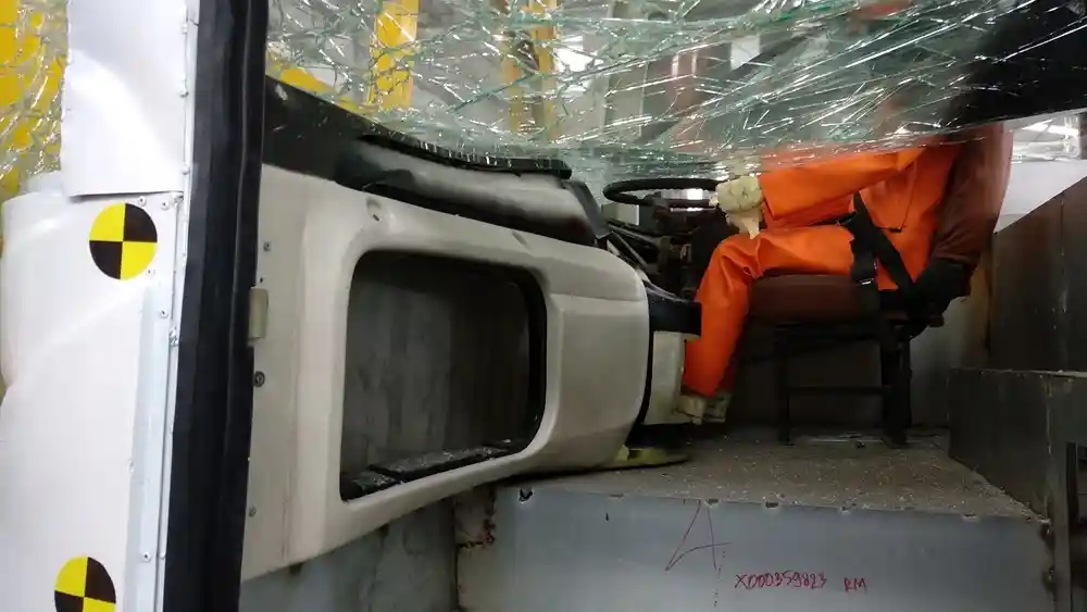 Bus - Laksana Kembali Naikkan Standar Keamanan