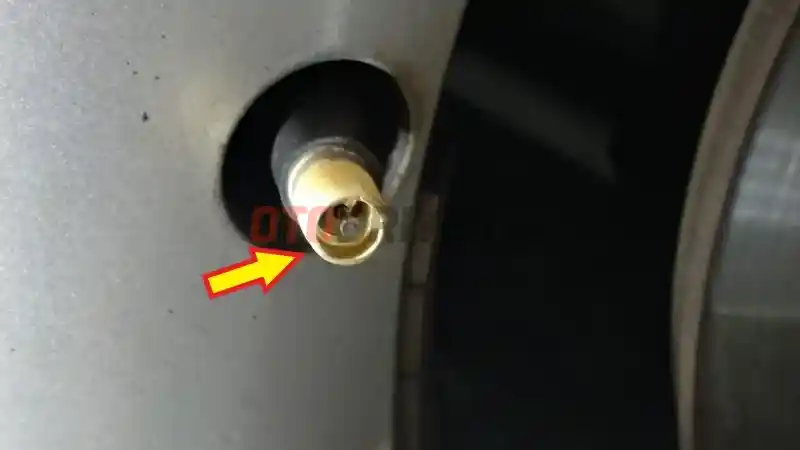 Foto - Perlukan Penggantian Ban Disertai Dengan Pentilnya?