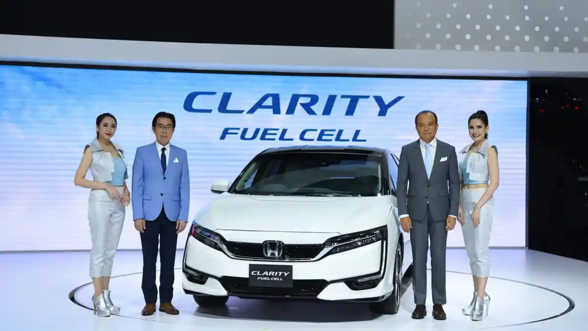 Foto - Honda Civic Hatchback Edisi Khusus dan Clarity Pukau Publik Bangkok