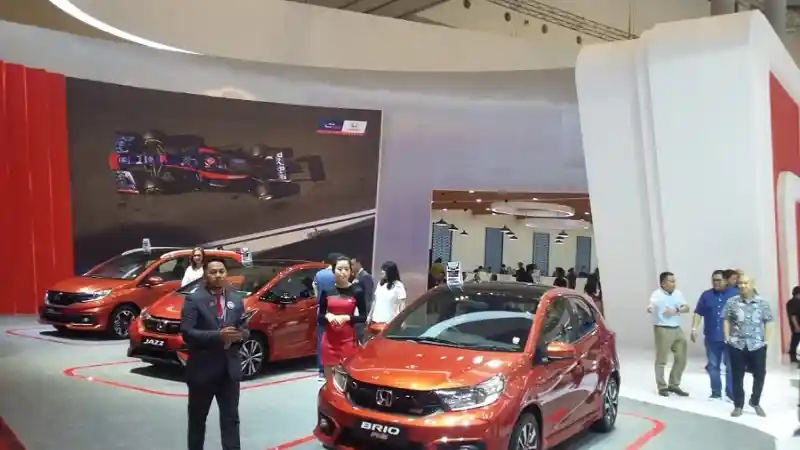 Foto - Tertarik Memiliki Mobil Warna Orange? 