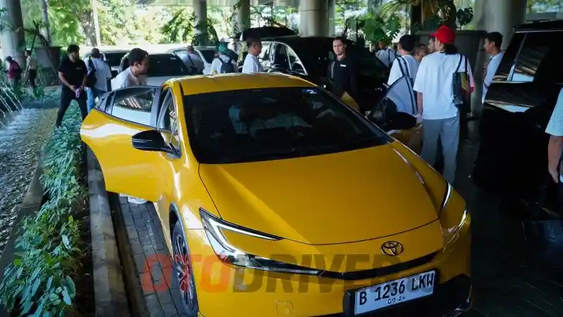 Foto - Begini Impresi Mengencani Toyota All New Prius PHEV