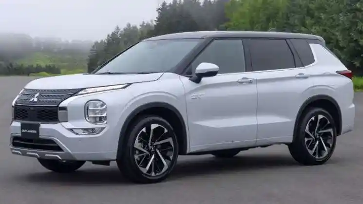 Berita - Mitsubishi Outlander PHEV Generasi Terbaru Belum Hadir Di Indonesia, Ini Alasannya