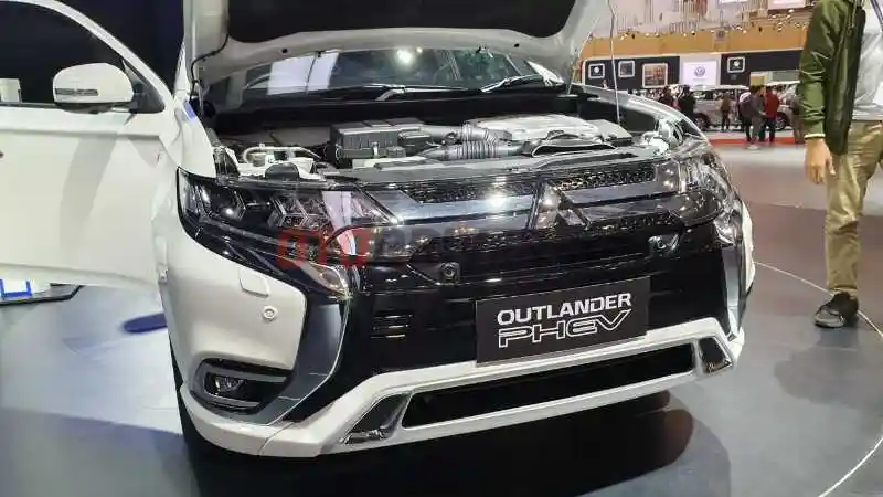 Berita - Mitsubishi Outlander PHEV Tetap Pakai Aki