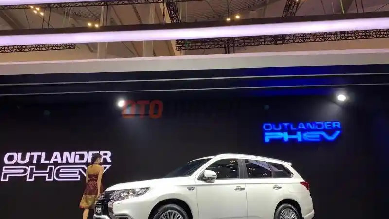 Berita - Mitsubishi Outlander PHEV Mulai Diproduksi Di Thailand