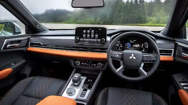 Foto - Begini Tampilan Mitsubishi Outlander PHEV Generasi Terbaru