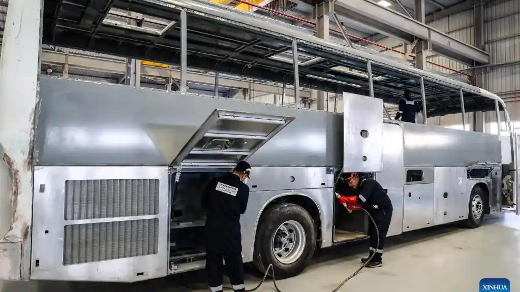 Foto - Melihat Pabrik Bus King Long Di Mesir