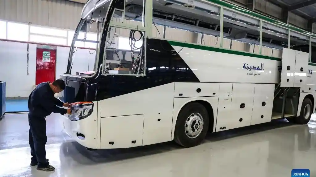 Foto - Melihat Pabrik Bus King Long Di Mesir
