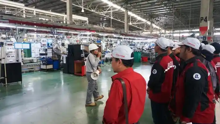 Berita - Nissan Datsun Persilakan Ratusan Pelajar Masuk Pabrik Demi Motivasi