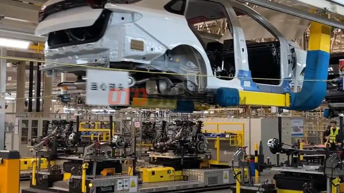 Foto - Melihat Langsung Pabrik Geely Di Changxing, Pakai Ratusan Robot Bikini Produksi Lebih Cepat