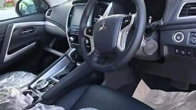 Foto - Wujud Utuh Pajero Sport Facelift Terungkap Gamblang! (9 FOTO)