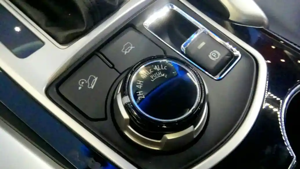 Foto - Mitsubishi Pajero Sport Dakar 4x4 Rakitan Lokal Sentuh RP 658 Juta, Dapat Apa Saja? 