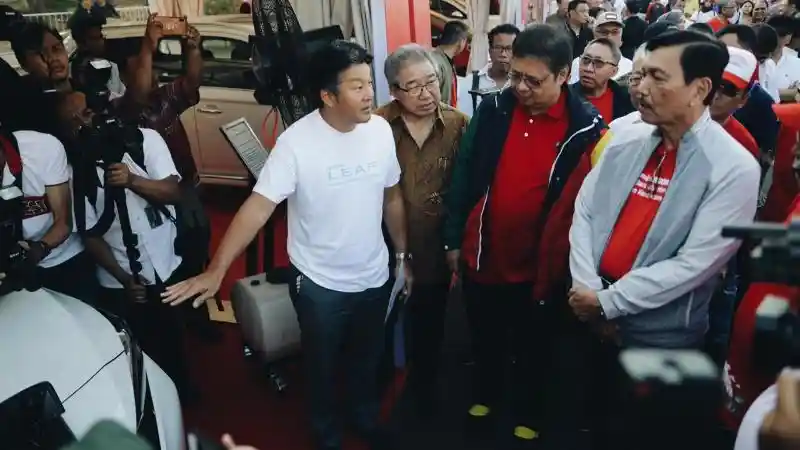 Foto - Ketika Jantung Kota Jakarta Dipadati Kendaraan Listrik