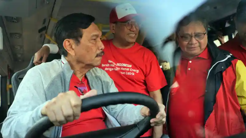 Foto - Ketika Jantung Kota Jakarta Dipadati Kendaraan Listrik