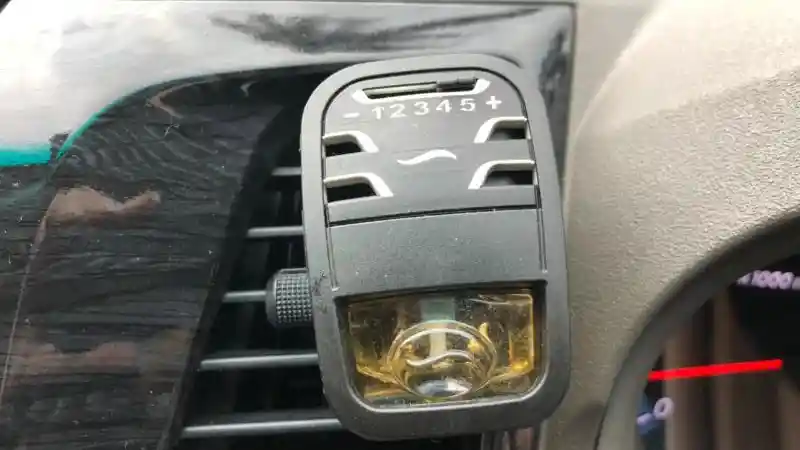 Tips - Waspadai Efek Samping Penggunaan Parfum Mobil