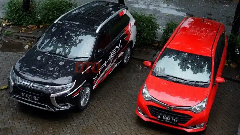 Foto - Setelah Kehujanan, Luangkan Sedikit Waktu Untuk Membilas Mobil