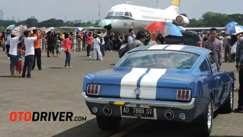 Foto - HUT TNI AU, Komunitas Mobil Ramai-ramai Hadir Di Lanud Halim Perdanakusuma