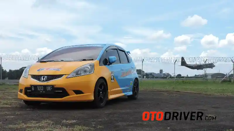 Foto - HUT TNI AU, Komunitas Mobil Ramai-ramai Hadir Di Lanud Halim Perdanakusuma