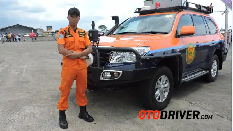 Foto - HUT TNI AU, Komunitas Mobil Ramai-ramai Hadir Di Lanud Halim Perdanakusuma