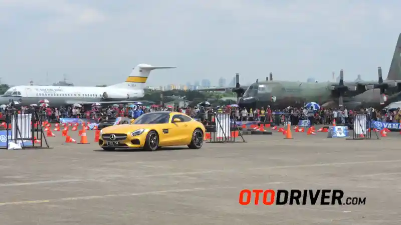 Foto - HUT TNI AU, Komunitas Mobil Ramai-ramai Hadir Di Lanud Halim Perdanakusuma