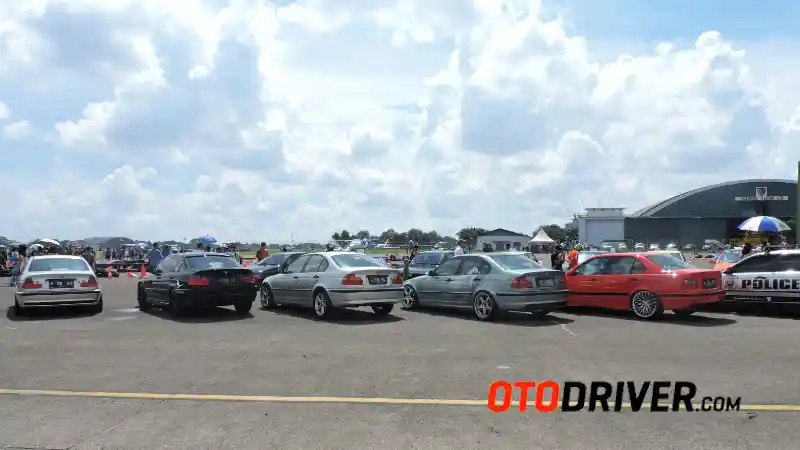 Foto - HUT TNI AU, Komunitas Mobil Ramai-ramai Hadir Di Lanud Halim Perdanakusuma