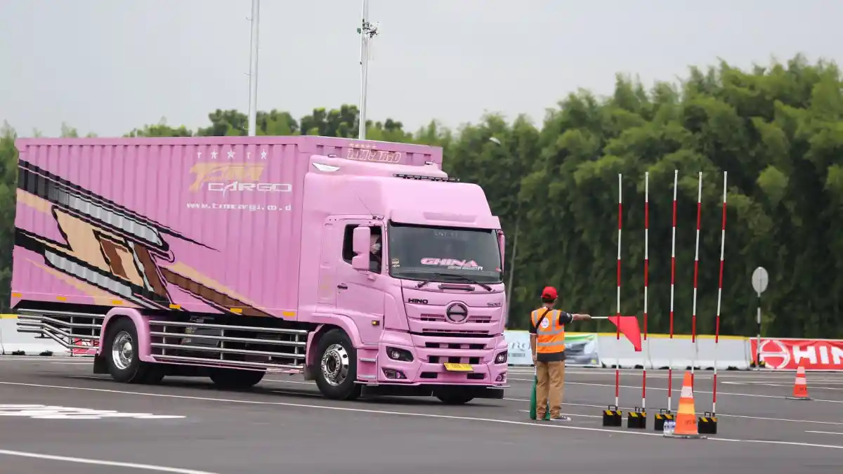 Foto - Hino Indonesia Academy Rangkul Pekerja Terdampak PHK