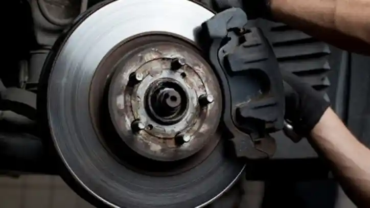 Foto - Ini Dia Penyebab Rem Mobil Menjadi Blong