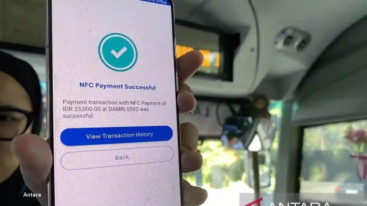 Foto - Transjakarta Terus Dorong Metode Pembayaran Pakai QRIS