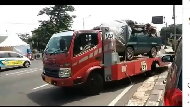 Berita - Ndableg… Dilarang Pakai Bus, Gunakan Truk Towing Untuk Mudik